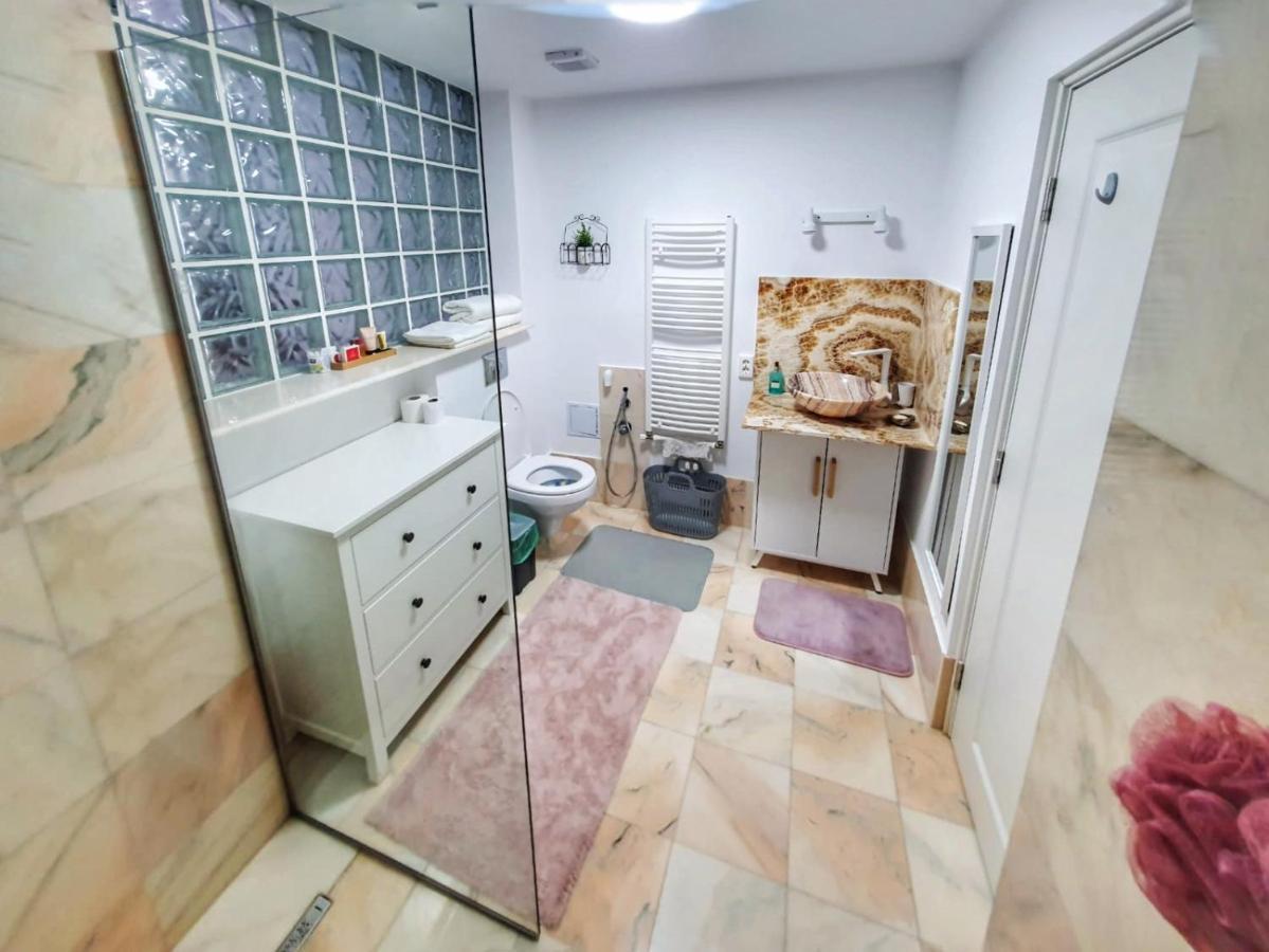 Appartamento Garsoniera C&L Petroşani Esterno foto