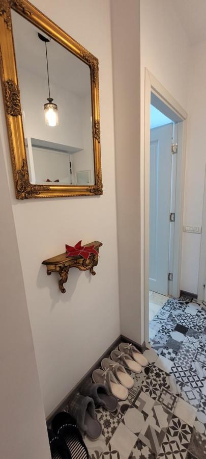 Appartamento Garsoniera C&L Petroşani Esterno foto