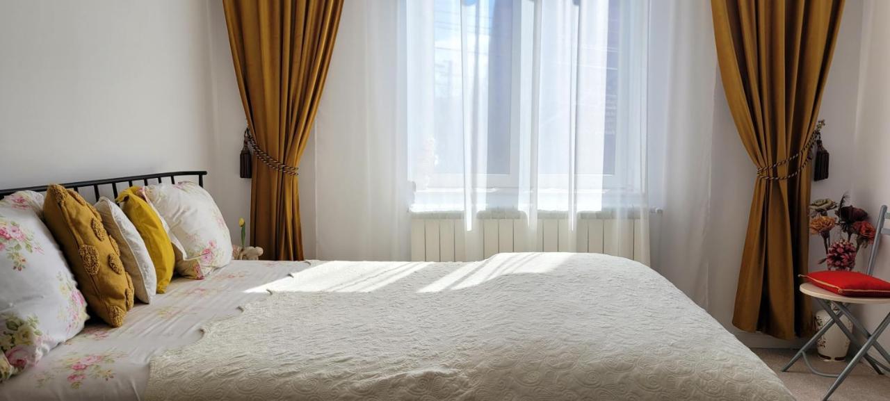 Appartamento Garsoniera C&L Petroşani Esterno foto
